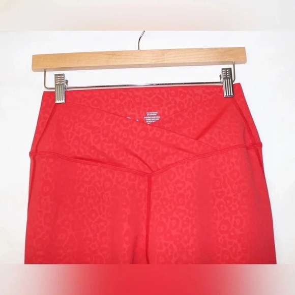 Zyia Active Light n Tight Red Leopard Hi-Rise 7/8 Leggings 12 - Picture 3 of 12
